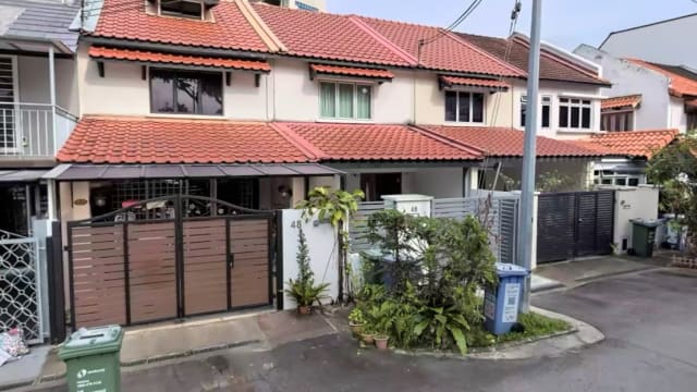 麦波申排屋发生火灾 火势蔓延至隔壁房屋