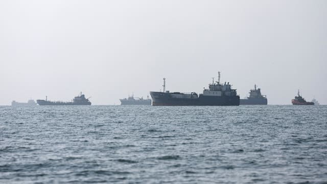 伊朗军方：霍峡南部美国通道已无法安全通行