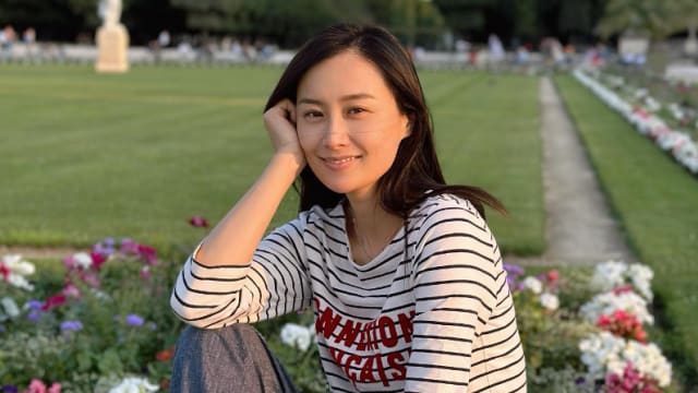 41岁陈法拉晒素颜近照　网赞像大学生