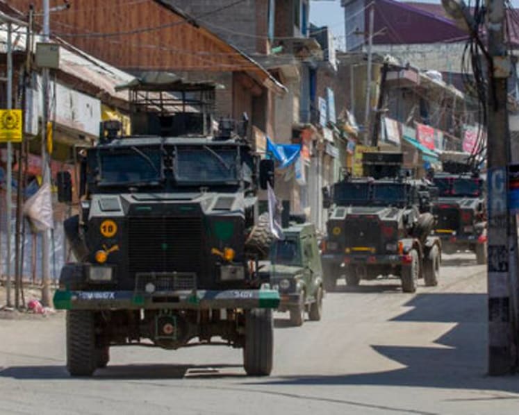 5 rebels killed, 2 India soldiers injured in Kashmir 