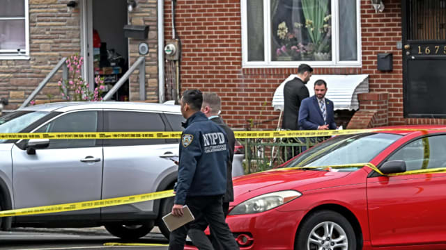 纽约男子持刀砍伤四少女 警方连开七枪将其制伏