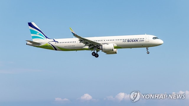 韩国釜山金海机场客机失火 机上逾170人紧急逃生