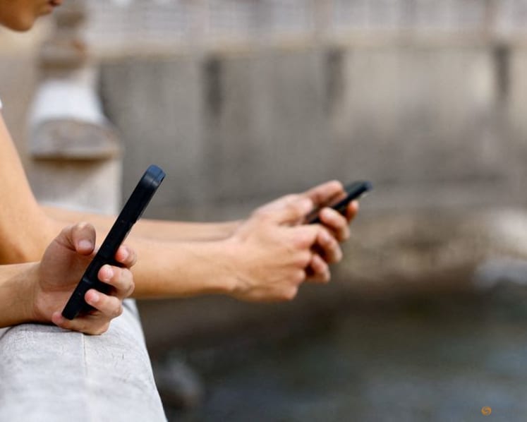 Judge blocks Virginia law restricting social media for children