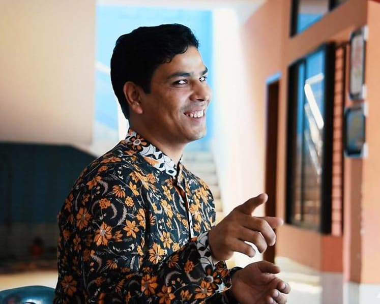 His double life as a construction worker and a 'famous poet' in Singapore - and the price he paid