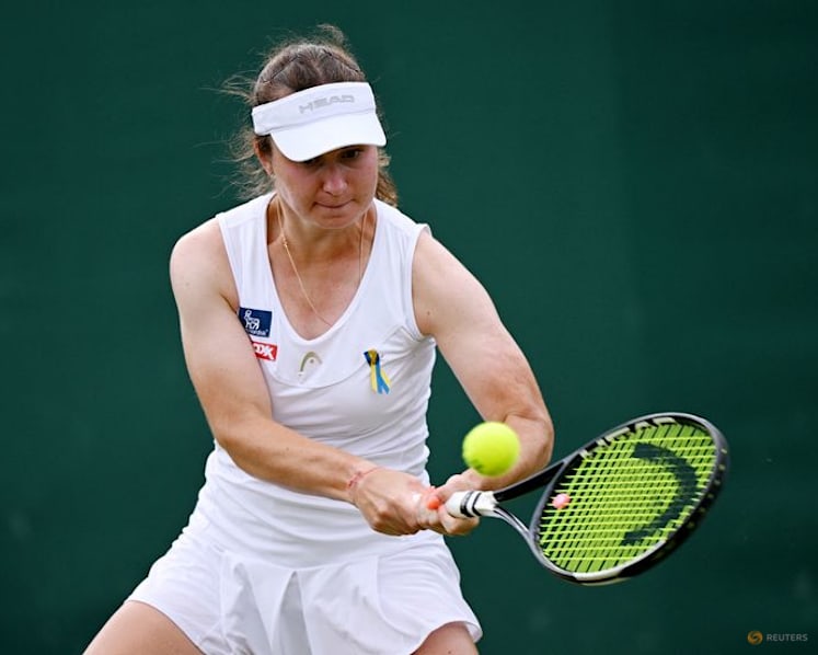 Svitolina crashes to fellow Ukrainian Snigur in Wimbledon opener