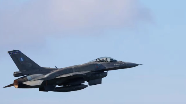 美国批准向乌克兰出售F-16型战斗机训练和维护系统