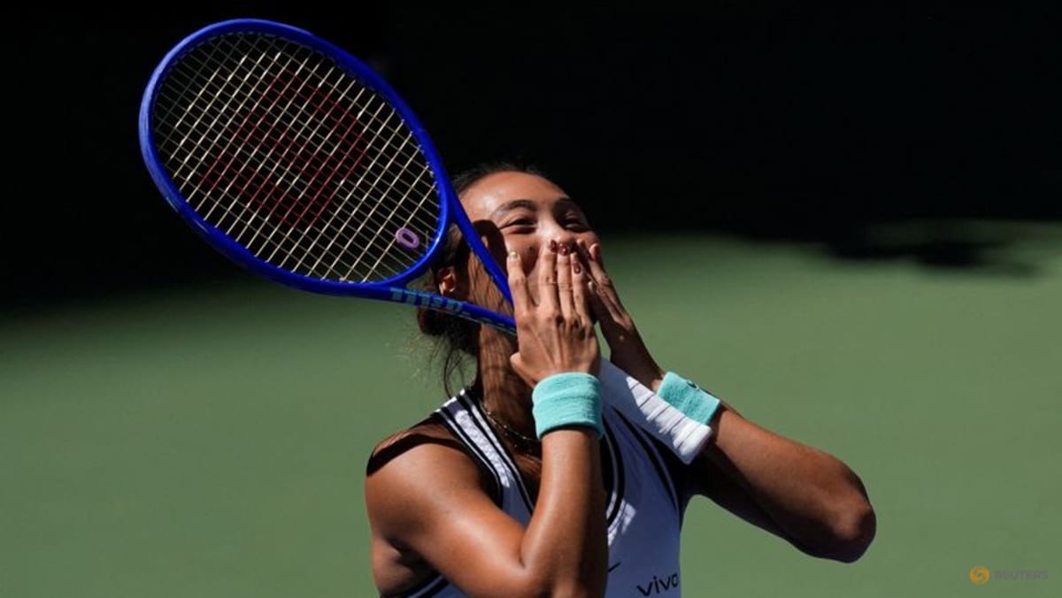 Zheng Qinwen shocks Swiatek in another incredible US Open comeback
