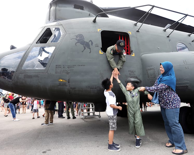 Aerial stunts, aircraft displays delight 80,000-strong crowd at S’pore Airshow
