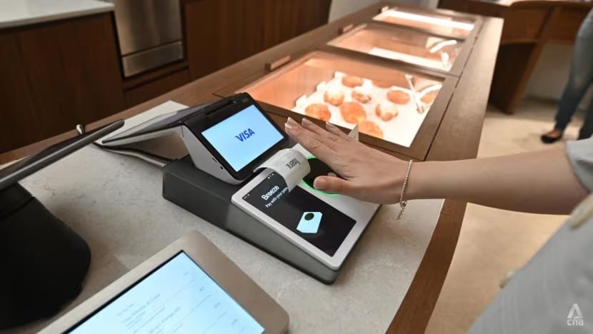 Tak bawa dompet atau ponsel? Kafe Singapura ini terima pembayaran pakai telapak tangan