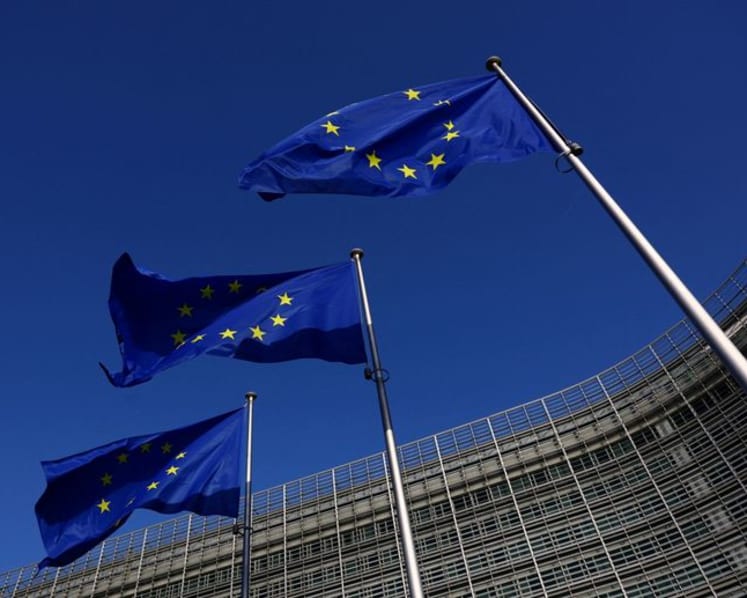Exclusive-Broadcasters urge EU to tighten rules for Big Tech in smart TV standoff
