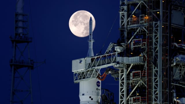 登月火箭出现“技术问题” NASA升空前40分钟取消发射