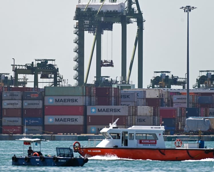 Singapore's exports rise 7.7% in March