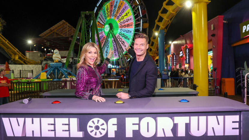 Ryan Seacrest buat penampilan pertama sebagai pengacara Wheel Of Fortune Ryan Seacrest buat penampilan pertama sebagai pengacara Wheel Of Fortune