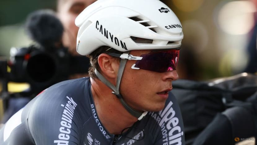 Philipsen rediscovers rhythm to sprint to Vuelta stage one win Philipsen rediscovers rhythm to sprint to Vuelta stage one win
