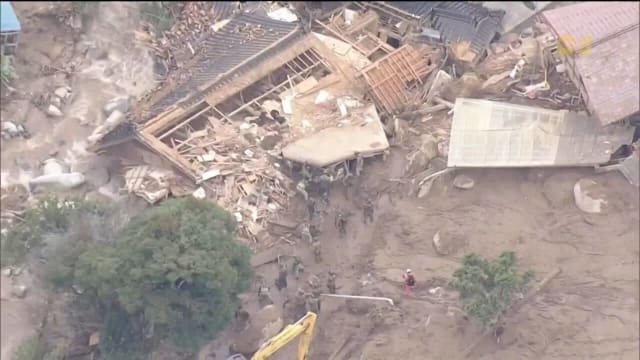 日本九州地区下暴雨 已导致13起土崩