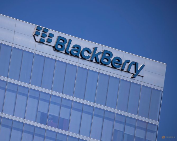 BlackBerry forecasts upbeat quarterly revenue, says turnaround complete