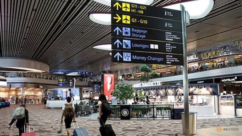 Wanita didenda gagal isytihar wang tunai hampir S$150,000 di Lapangan Terbang Changi Wanita didenda gagal isytihar wang tunai hampir S$150,000 di Lapangan Terbang Changi