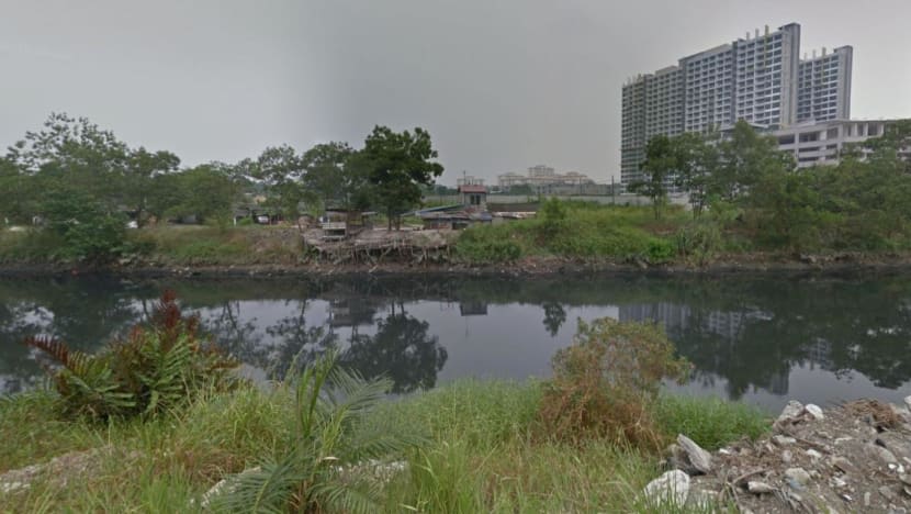 Mayat warga asing dijumpai terapung di sungai Plentong dilaporkan wanita S'pura 64 tahun Mayat warga asing dijumpai terapung di sungai Plentong dilaporkan wanita S'pura 64 tahun