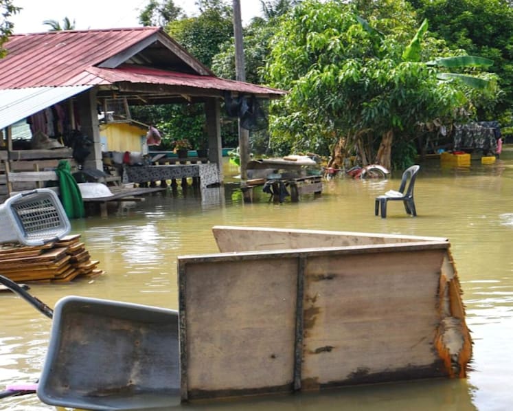 Malaysia GE15: Some candidates pivot to aid efforts as flood victims exceed 3,000