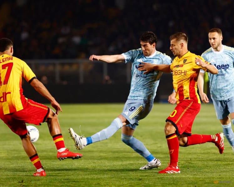 Vlahovic strikes after 10 seconds as Juve climb to third with Lecce win