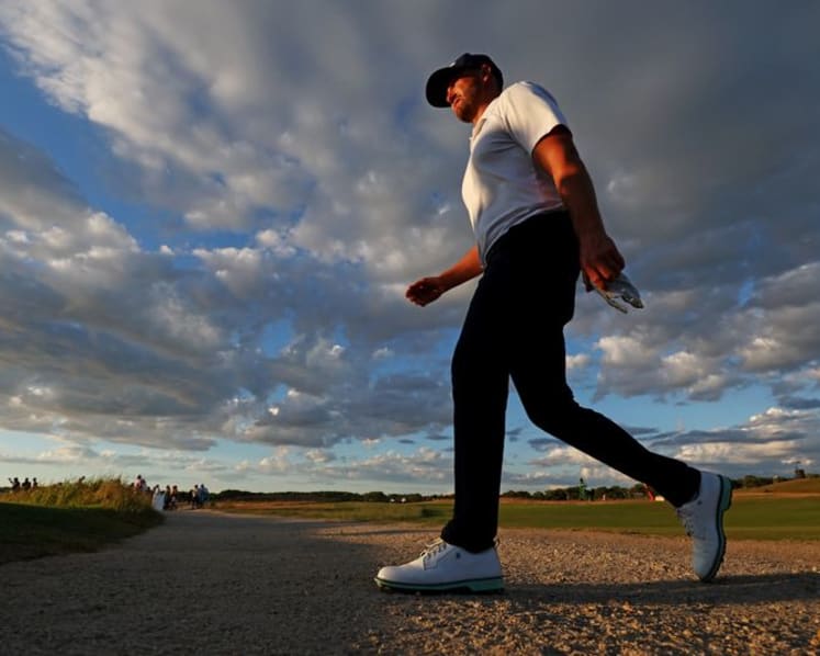 Clark laments 'flat' atmosphere with US Open win within reach