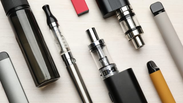社工：青少年用电子烟吸毒问题日益严重 最年轻者为12岁