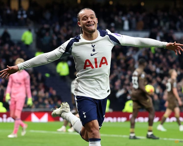 Simons gives Tottenham home cheer as Frank says players finally on same page