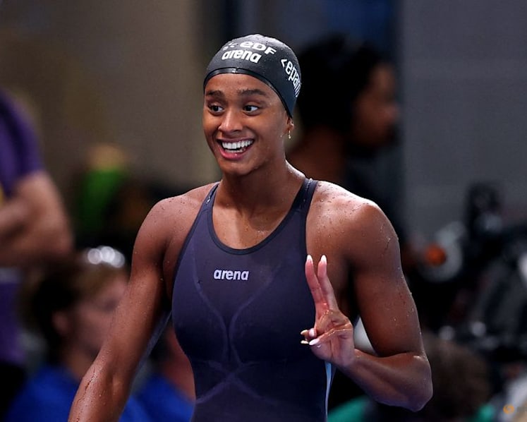 Italy's Curtis betters own 50m backstroke world record