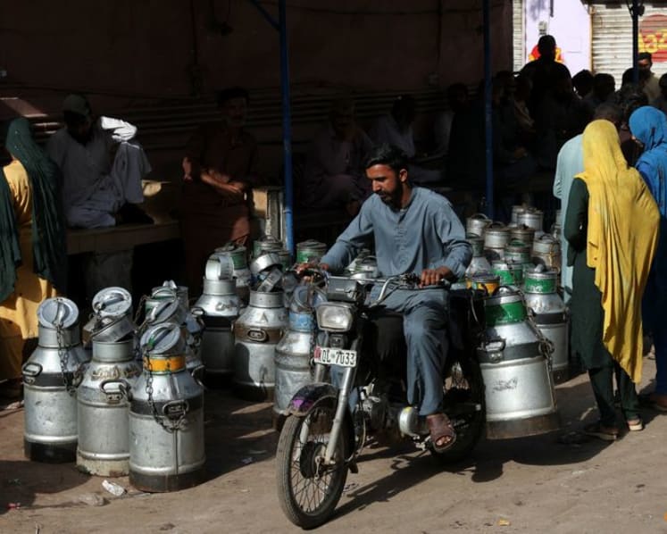 Pakistan's consumer price inflation hastens to 7.3% on-year in March