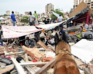 Families demand help with recovering Venezuela's quake victims