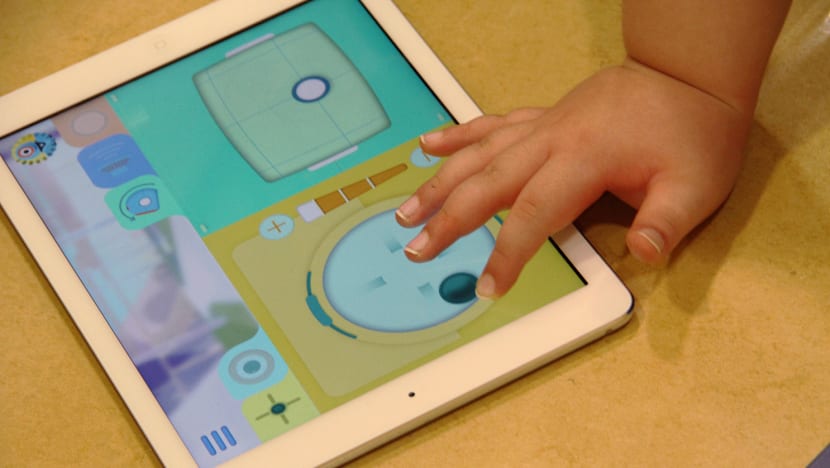 Introducing circuitry, robots to pre-schoolers
