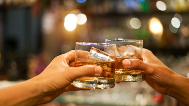  下属没起身敬酒而拍打对方脸颊 台湾警所长遭处分