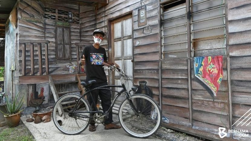 Hasil idea spontan, mural pelukis ini di dinding bengkel tular di media sosial Hasil idea spontan, mural pelukis ini di dinding bengkel tular di media sosial