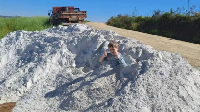 brazil_boy_limestone_powder.