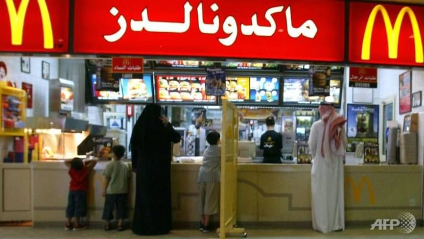 Arab Saudi mansuhkan tempat masuk berasingan jantina di tempat makan