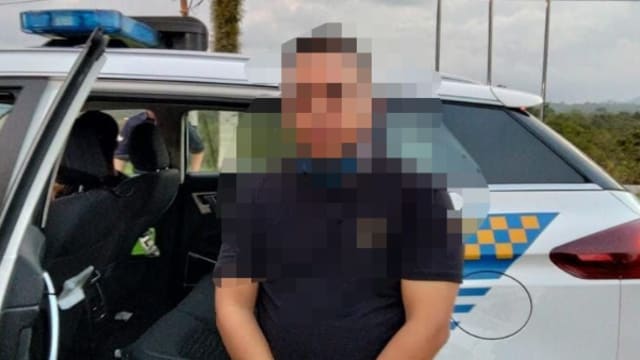马国男子恶作剧 自称警察到警局抓警察 当场被捕