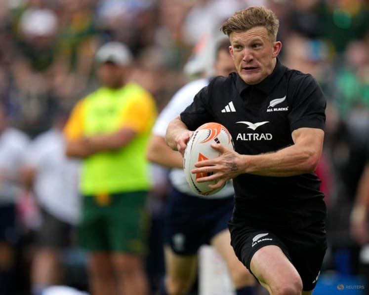 McKenzie starts at flyhalf for first Bledisloe test after Mo'unga injury