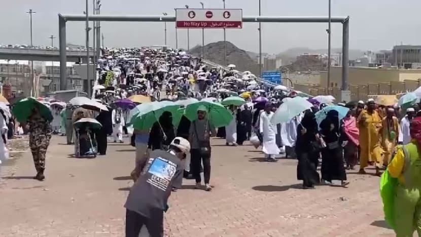Jemaah haji dibahagi kepada 2 kumpulan bagi pergerakan keluar dari Mina ke Masjidil Haram Jemaah haji dibahagi kepada 2 kumpulan bagi pergerakan keluar dari Mina ke Masjidil Haram