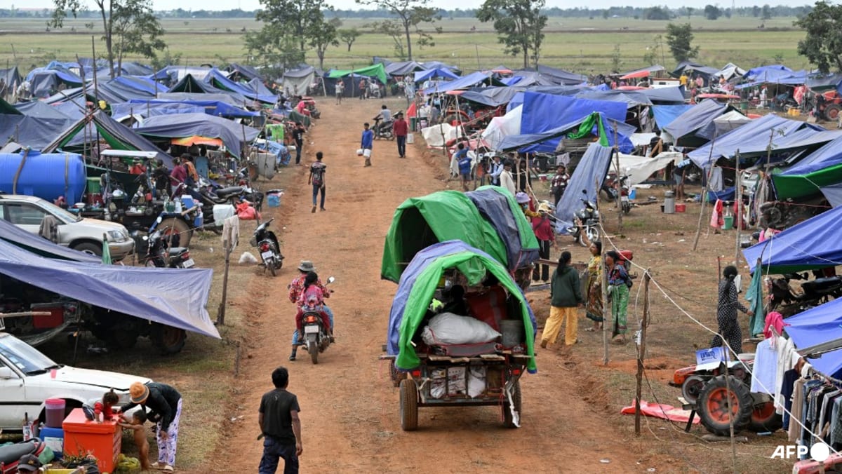 Thais, Cambodians fear returning home despite border truce