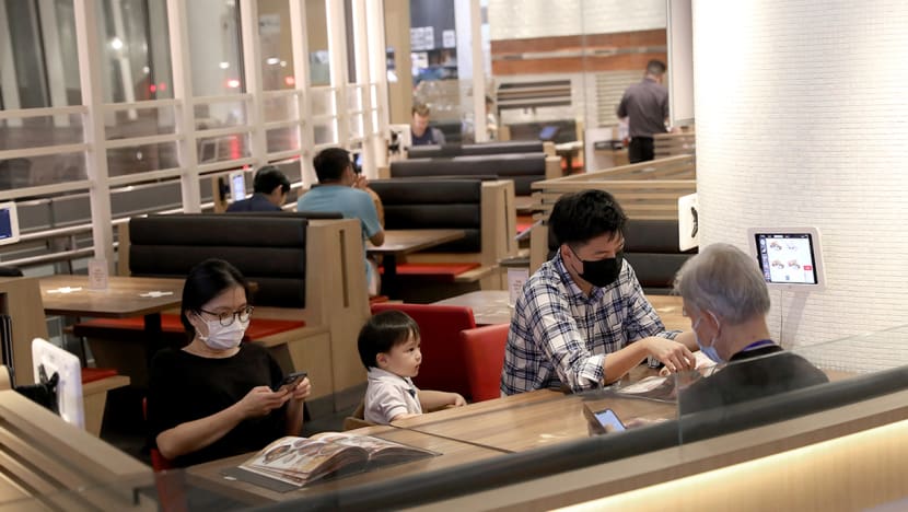 Covid-19: No hassle with revised dining rules at F&B places but problems expected over weekend