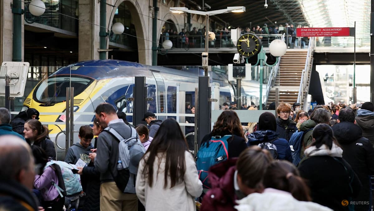 Eurostar suspends all Europe trains due to power problem