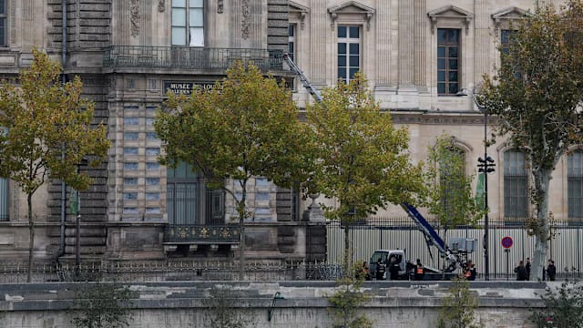 法国警方追缉卢浮宫窃案嫌犯 专家指被盗文物恐难追回