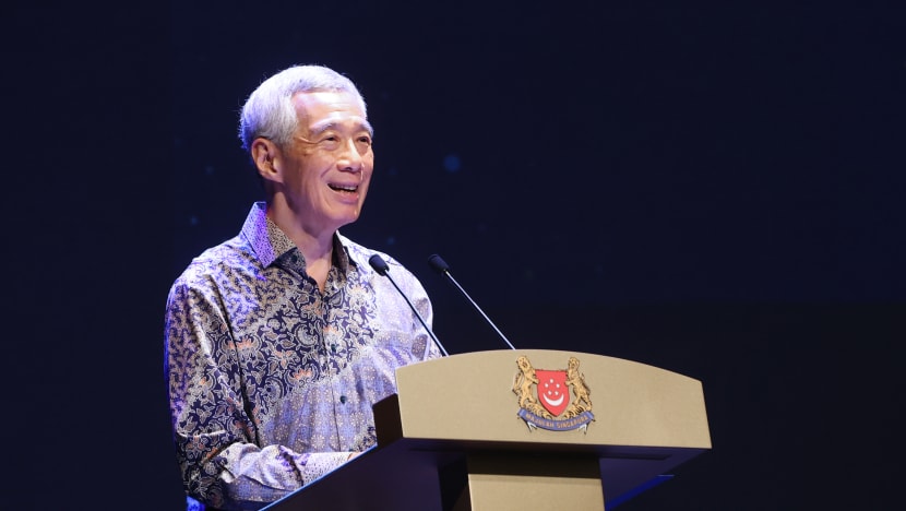PM Lee gariskan 3 bidang tumpuan; seru MENDAKI tafsir erti pendidikan secara menyeluruh PM Lee gariskan 3 bidang tumpuan; seru MENDAKI tafsir erti pendidikan secara menyeluruh