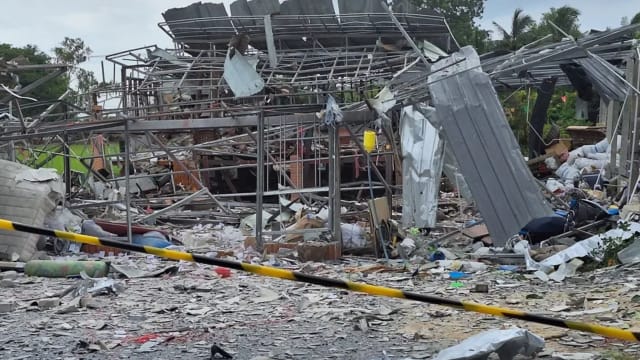 泰国烟花工厂发生爆炸 至少四死多人失踪