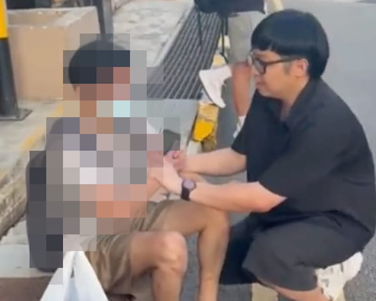 #trending: Man praised by netizens for helping to nab alleged voyeur in Balestier, teased over lack of fitness