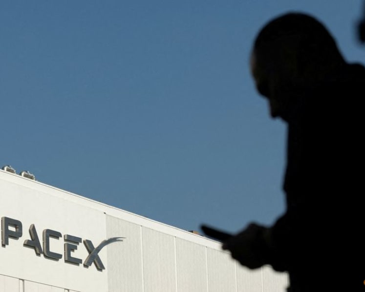 Musk's SpaceX in talks to supply the Pentagon with computing power, WSJ reports