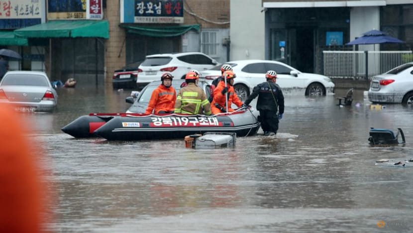 Torrential rain pounds South Korea for third day as thousands take shelter Torrential rain pounds South Korea for third day as thousands take shelter