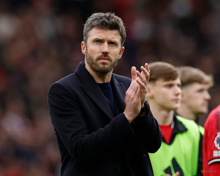 Carrick thrilled to steer Manchester United back into Premier League top three