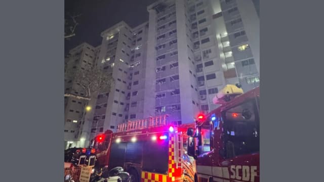 武吉宝美一个组屋单位失火 三人吸入浓烟送院