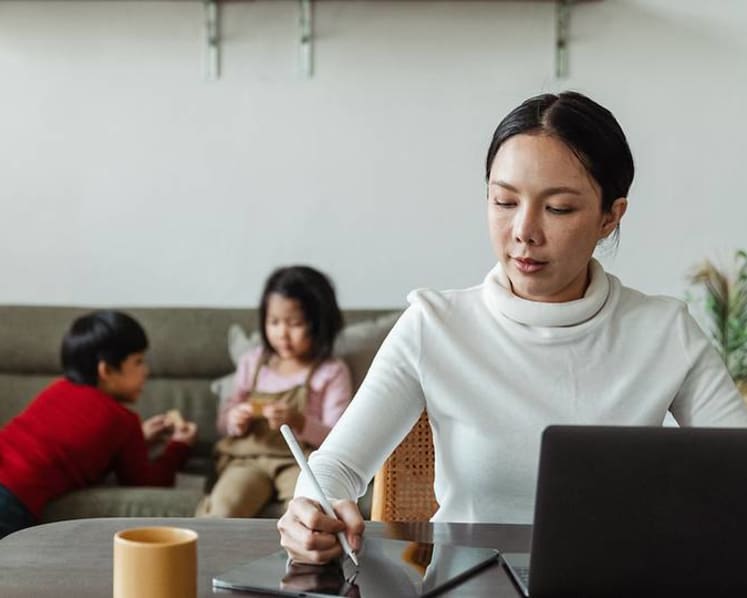 Commentary: 'Zigzag working' is the new pandemic reality for parents and employers